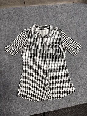 BCBGMaxAzria Black and White Houndstooth Short-Sleeve Blouse